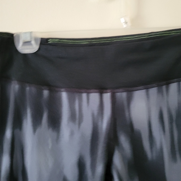 Nike Dri Fit Grey Absract Design Leggings - Picture 6 of 13